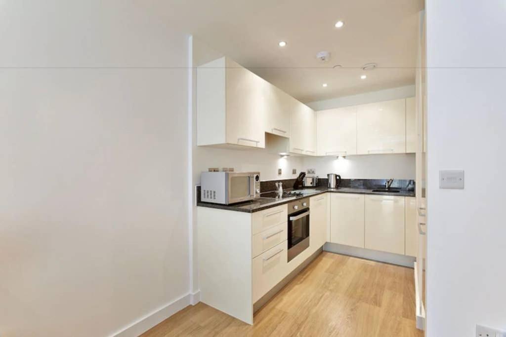 Modern Apartment At Slough Station, London In 18 Mins! Exterior foto